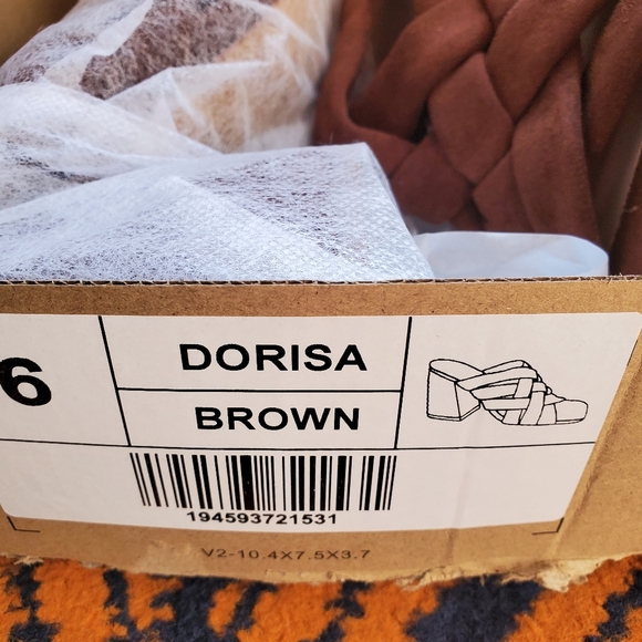 Brand new women footwear - Picture 3 of 8